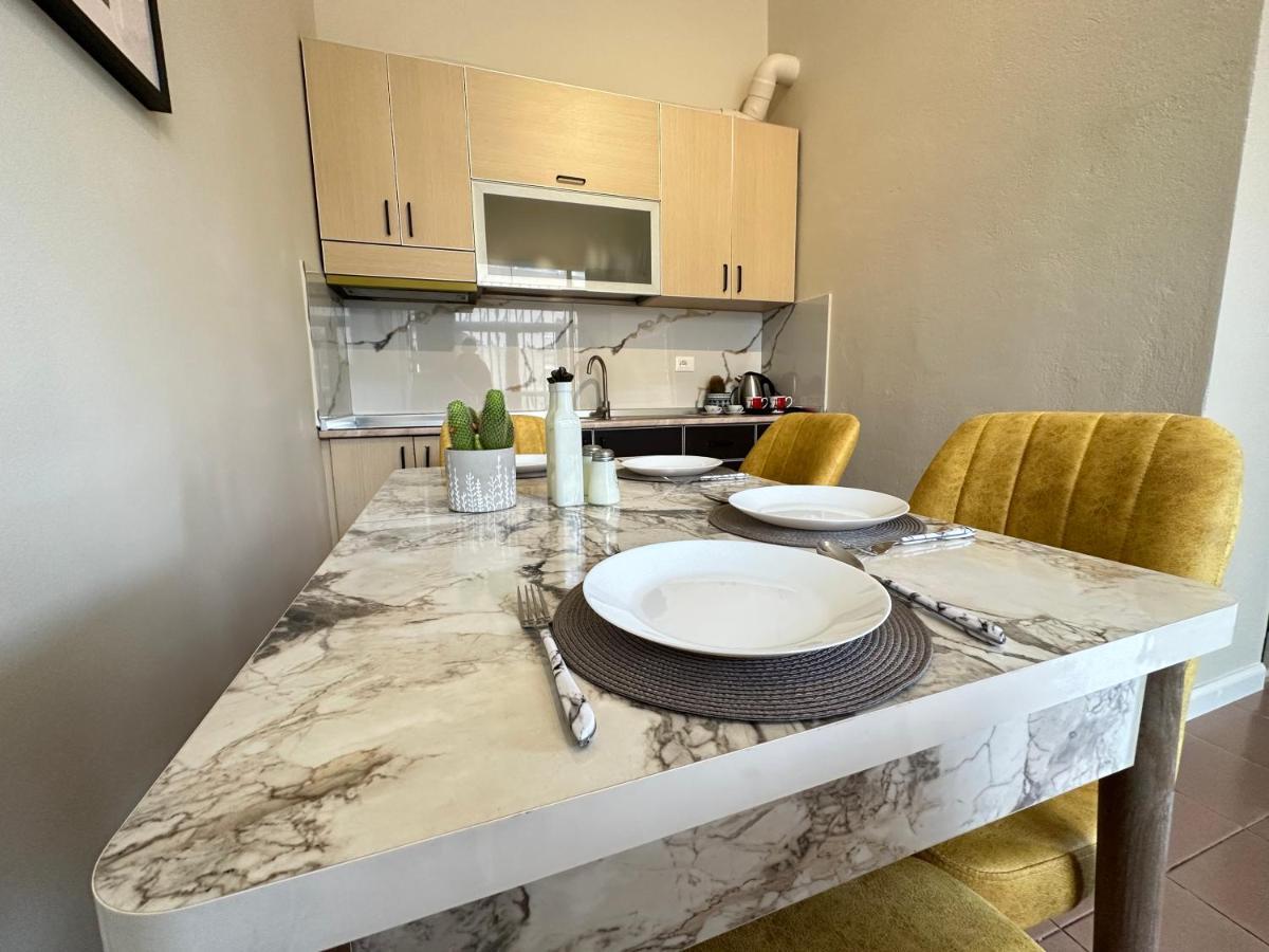 Rias Seaside Apartments Vlore Bagian luar foto