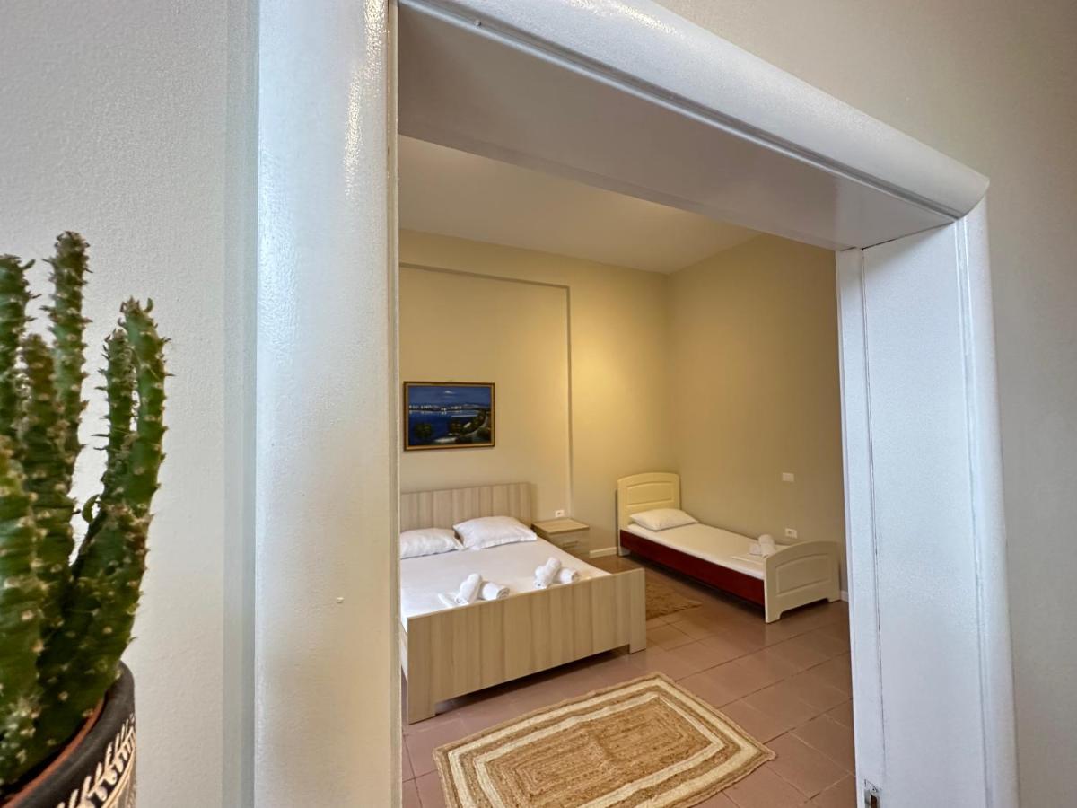 Rias Seaside Apartments Vlore Bagian luar foto