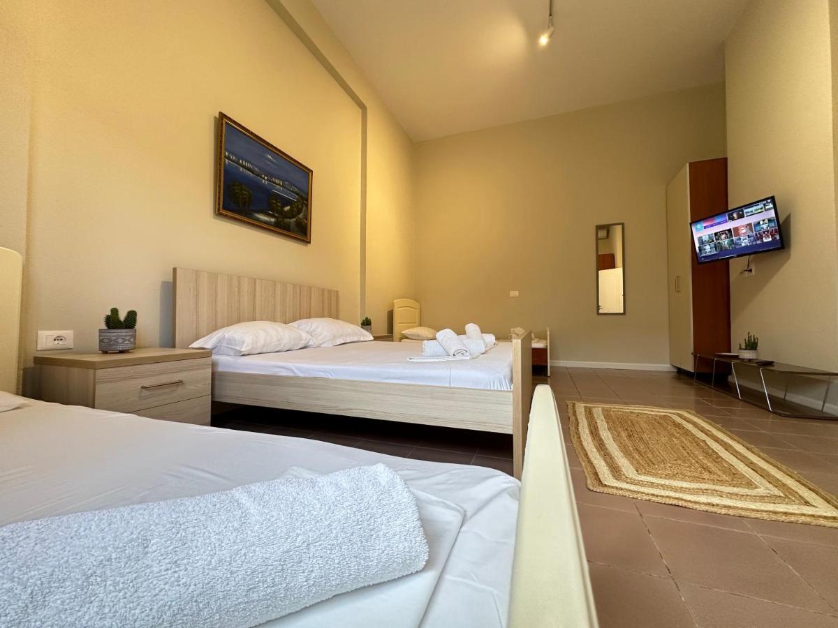 Rias Seaside Apartments Vlore Bagian luar foto