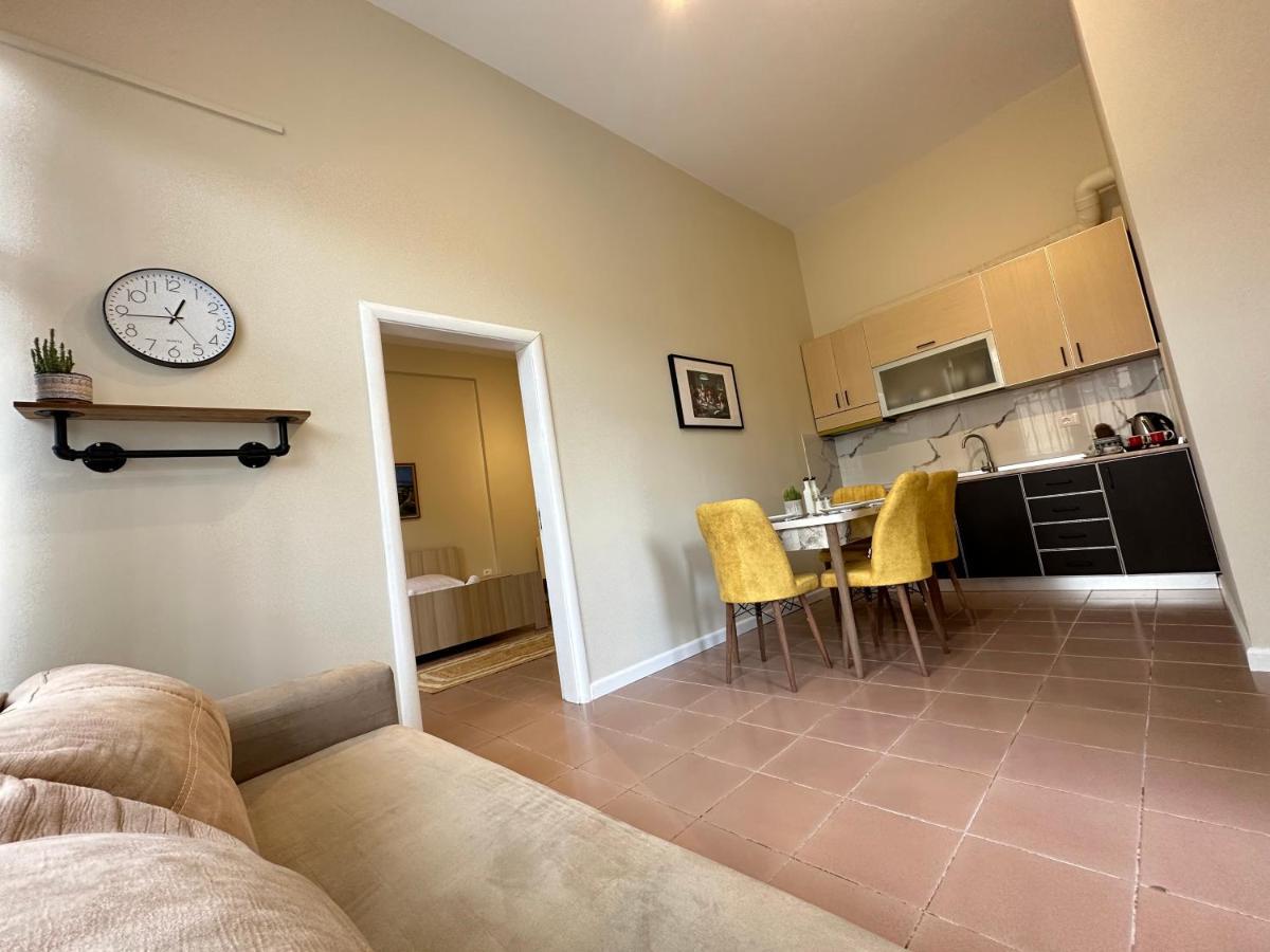 Rias Seaside Apartments Vlore Bagian luar foto
