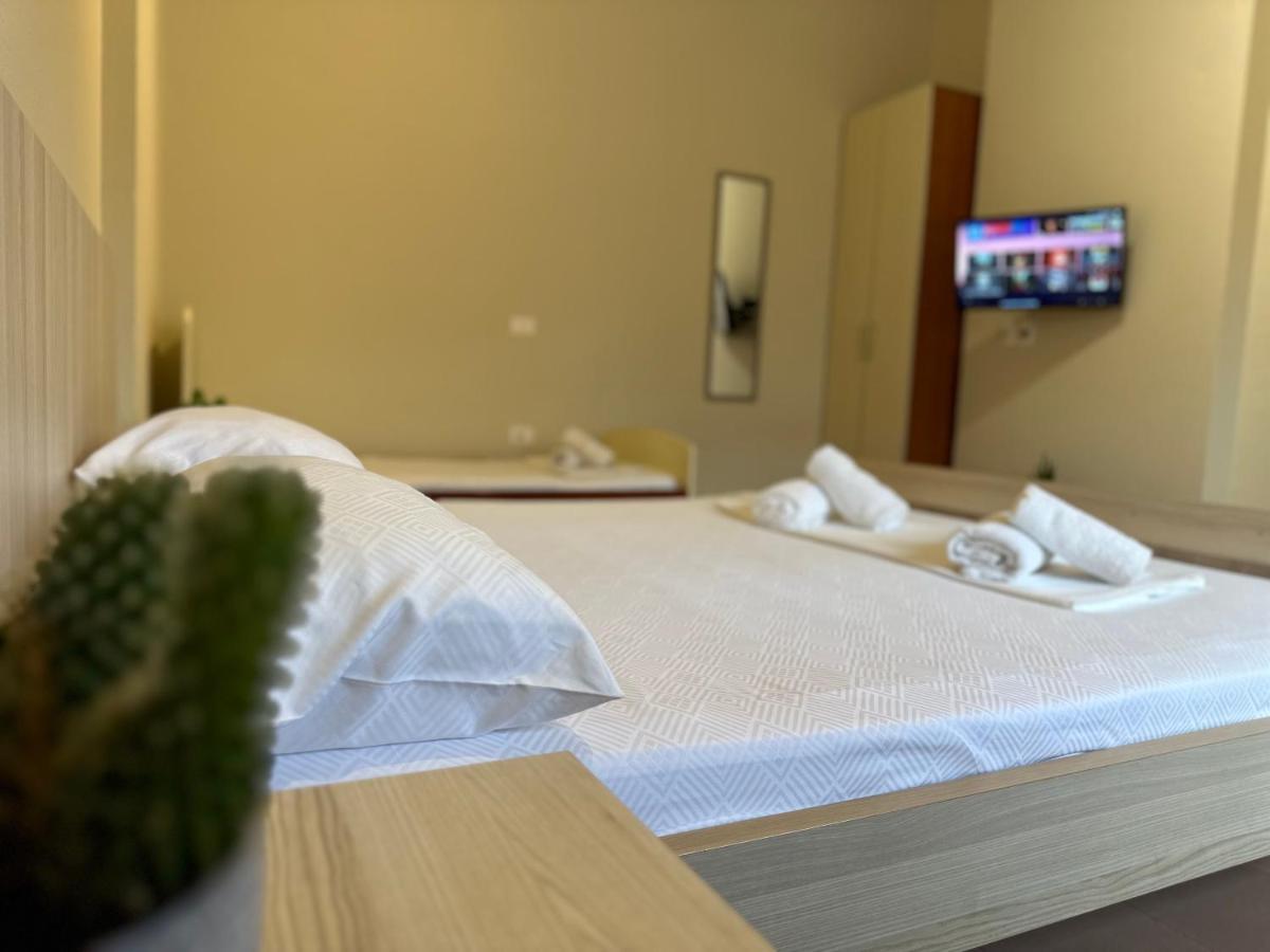 Rias Seaside Apartments Vlore Bagian luar foto