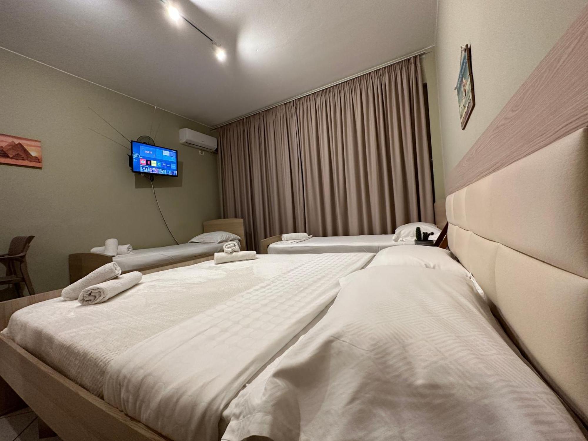 Rias Seaside Apartments Vlore Bagian luar foto