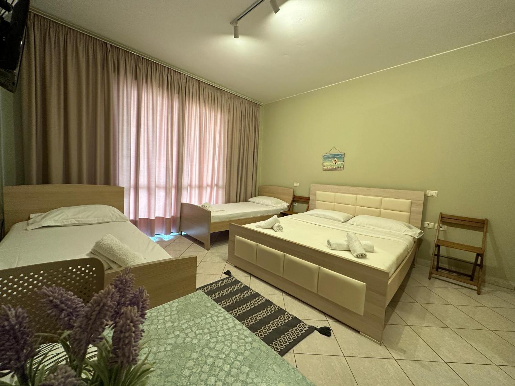 Rias Seaside Apartments Vlore Bagian luar foto