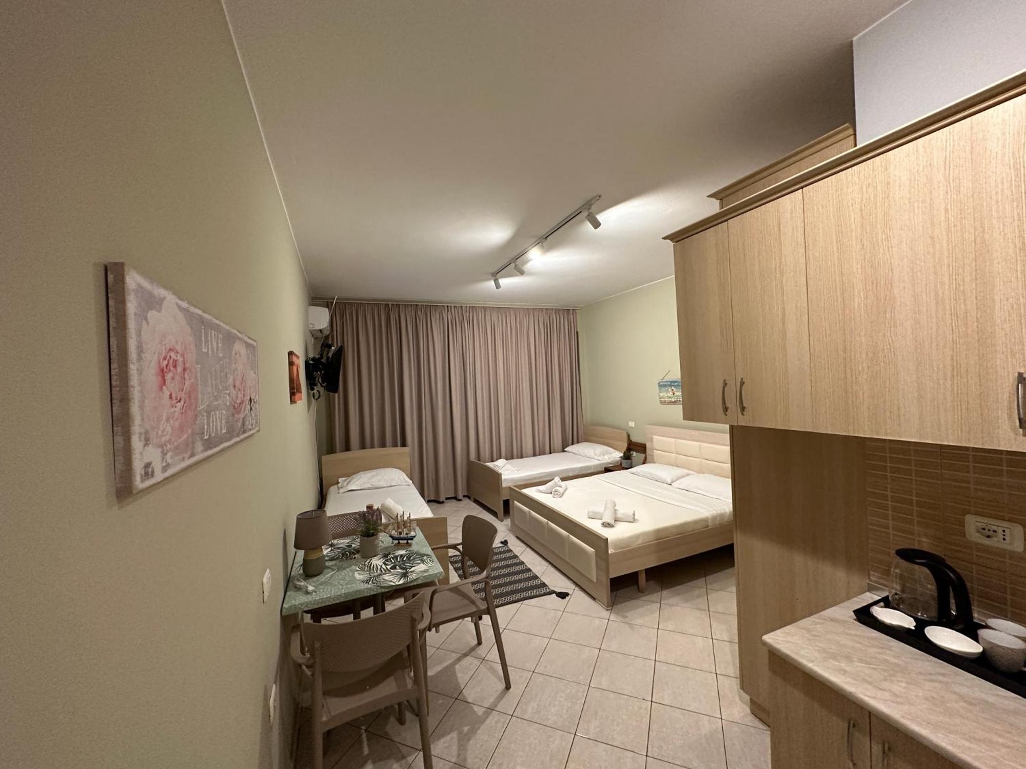 Rias Seaside Apartments Vlore Bagian luar foto