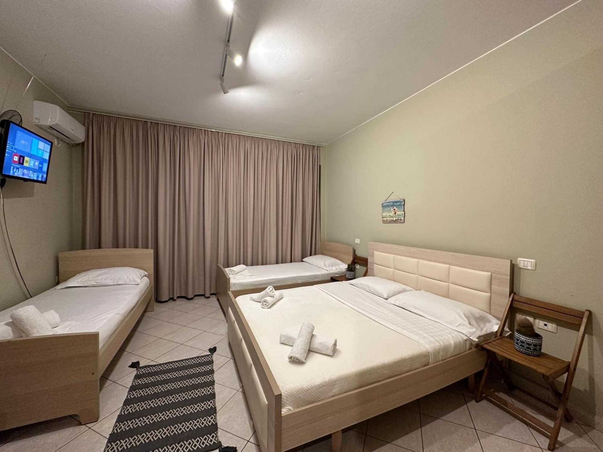 Rias Seaside Apartments Vlore Bagian luar foto